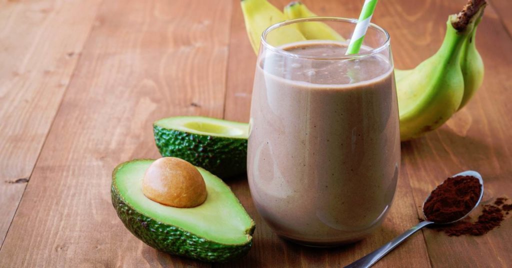 Banánovo-avokádové smoothie s čokoládou