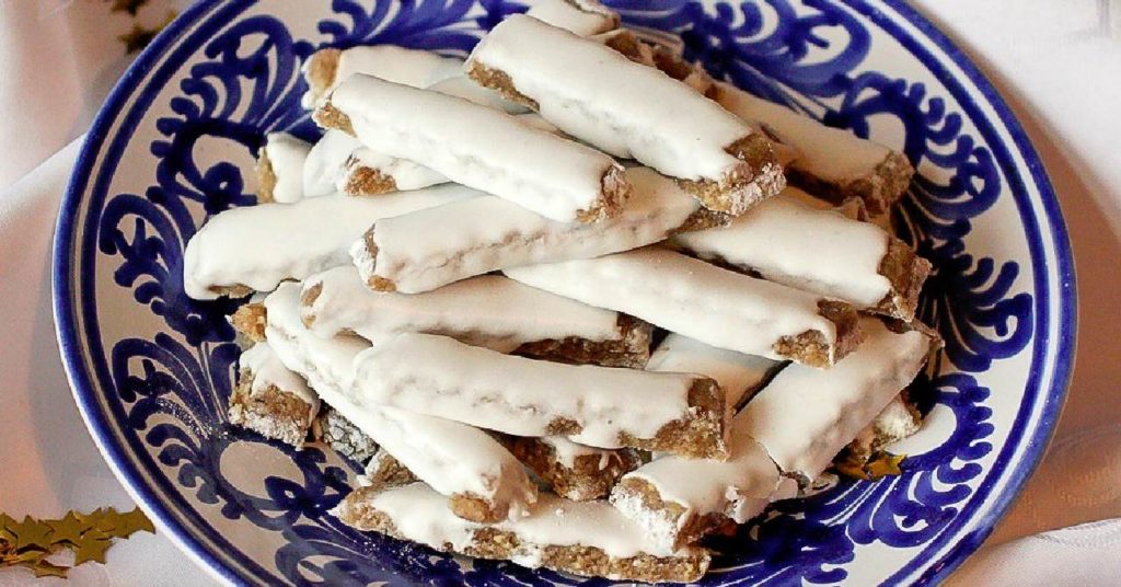 Vynikajúce, chrumkavé,  orechové štangličky.