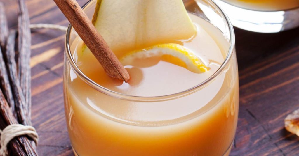 Horúci hruškový drink so škoricou