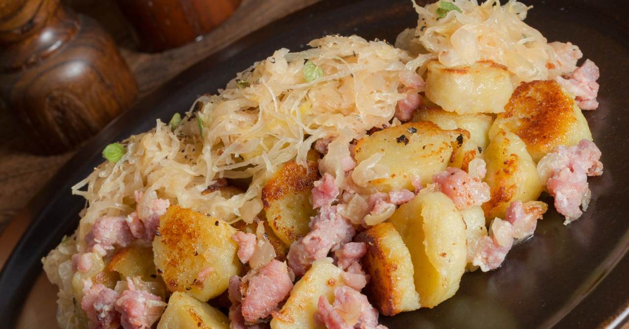 Chutný tradičný sýty pokrm zo zemiakov.