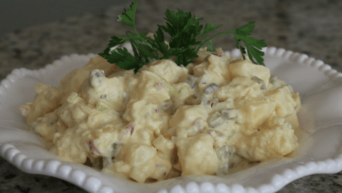 Skvelý domáci zemiakový šalát podľa našich babičiek! Výborná chuť!