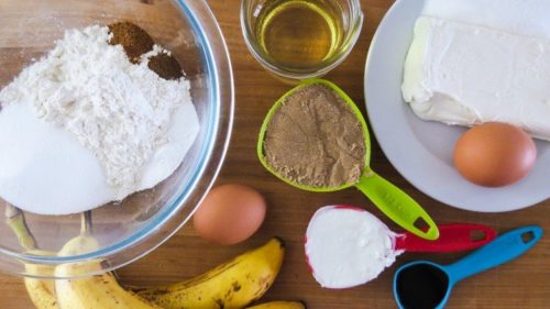 Skvelý recept na bábovku z banánov s krémovou syrovou náplňou, po ktorej už nebudete chcieť žiadnu inú bábovku!