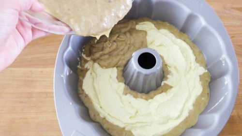 Skvelý recept na bábovku z banánov s krémovou syrovou náplňou, po ktorej už nebudete chcieť žiadnu inú bábovku!