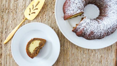 Skvelý recept na bábovku z banánov s krémovou syrovou náplňou, po ktorej už nebudete chcieť žiadnu inú bábovku!