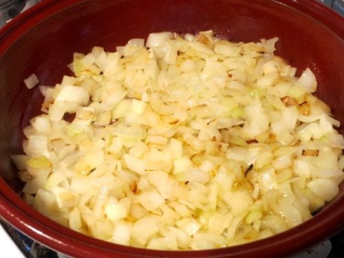 Recept na tento pokrm si moja babička doniesla z Maďarska. Kurací paprikáš sa rozvoňal po celom byte