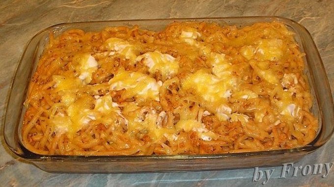 Zapečené kuracie prsia s makarónmi, kyslou smotanou a syrom v jednom hrnci!