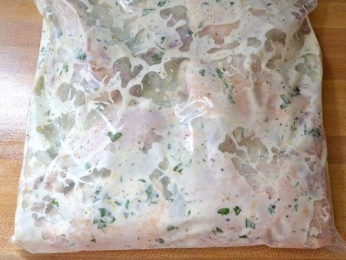 Pečené kuracie stehná S KYSLOU SMOTANOU! Jemnejšie a mäkšie kuracie stehná ste ešte nejedli!