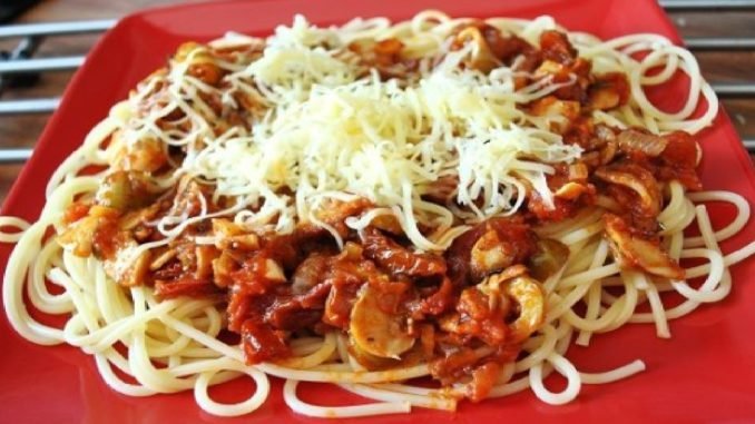 Stačí len 30 minút a vykúzlite tú najlepšiu zmes na špagety. Doma sa jej nevieme nabažiť!