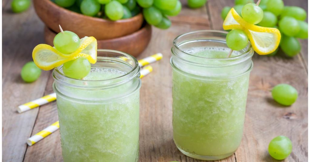 Ľadové hroznové smoothie s citrónom