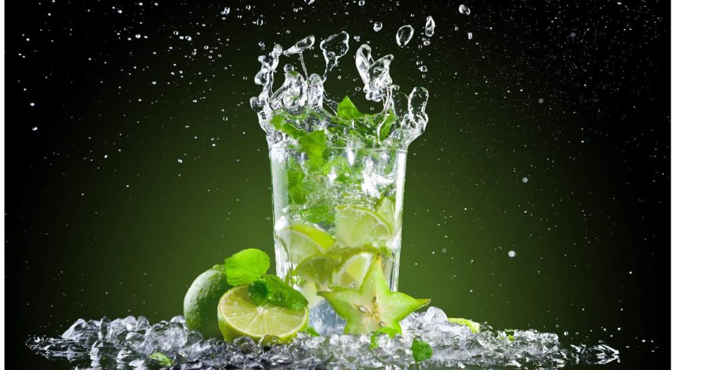 Mojito alko drink s poriadnou dávkou osvieženia .