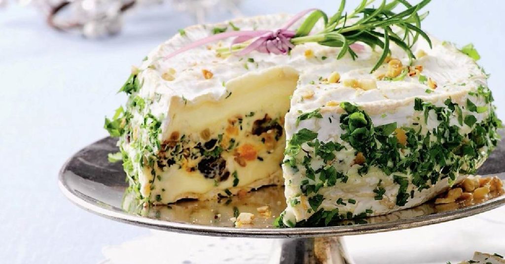 Pikantná syrová torta s olivami a bylinkami