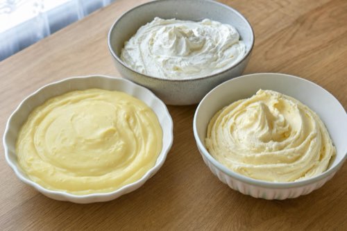 3 krémy na torty a cupcaky: tvarohový, smotanový a maslový