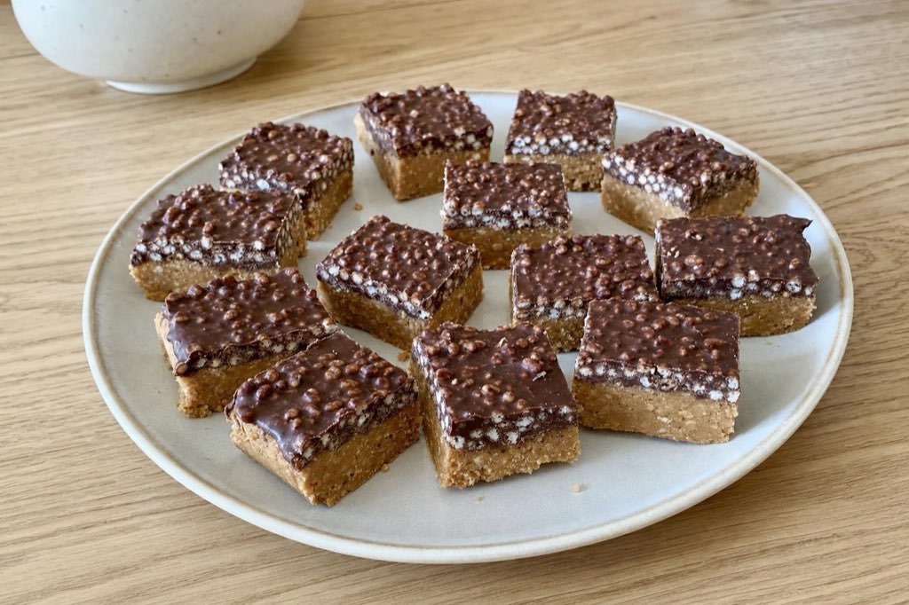 Erdnuss-Schoko-Schnitten mit Puffreis ohne Backen