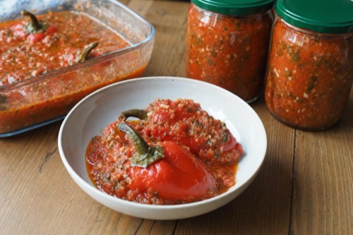 Arménska pečená paprika s cesnakom a koriandrom