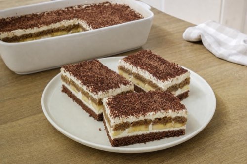 Banana-coffee layer cake with quark cream