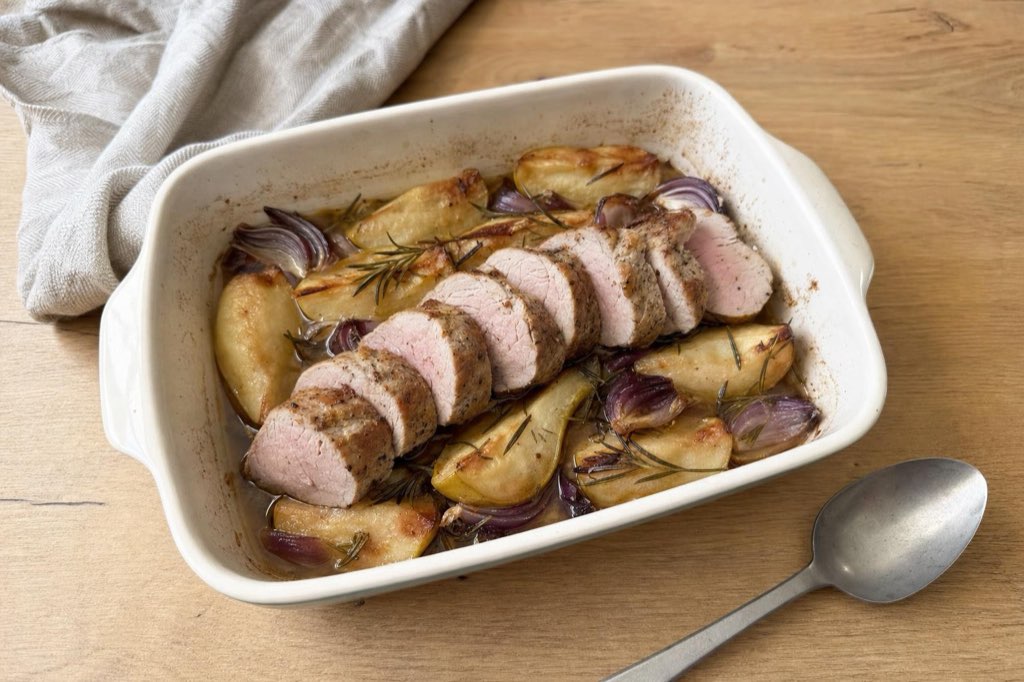 Roast pork tenderloin with pears and rosemary