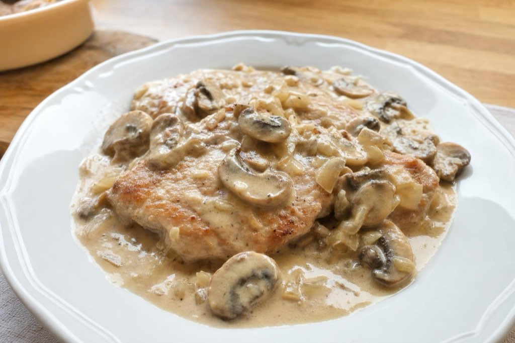 Pork loin chops with creamy mushroom sauce