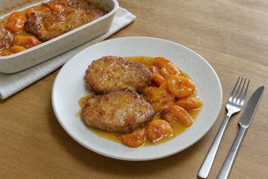 Pork loin with apricots and mustard sauce
