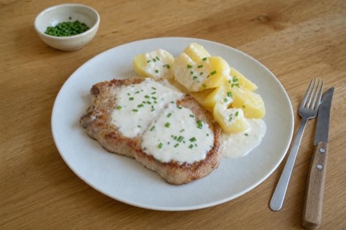 Pork chops with bryndza sauce and chives