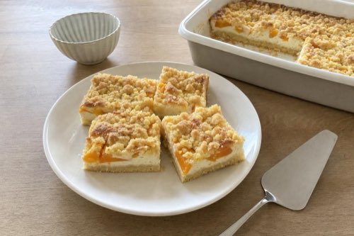 Peach and quark bars with buttery crumb topping