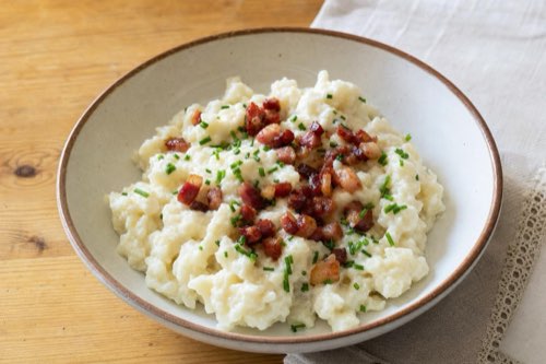 Bryndzové halušky so slaninou – tradičný slovenský recept