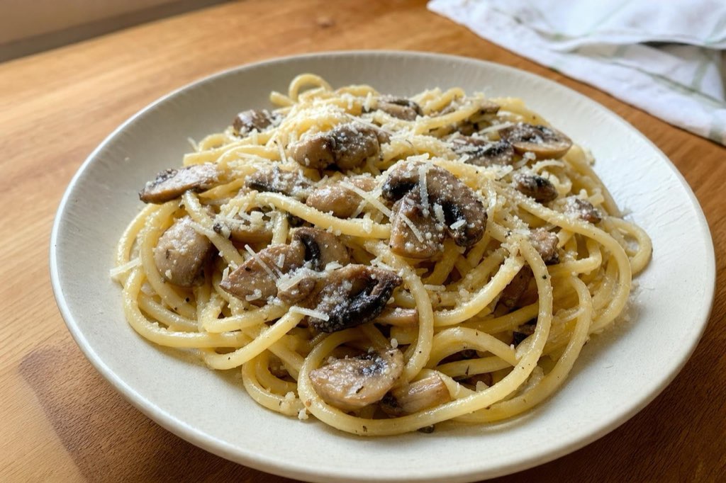 Bucatini with mushroom, white wine and Parmesan sauce