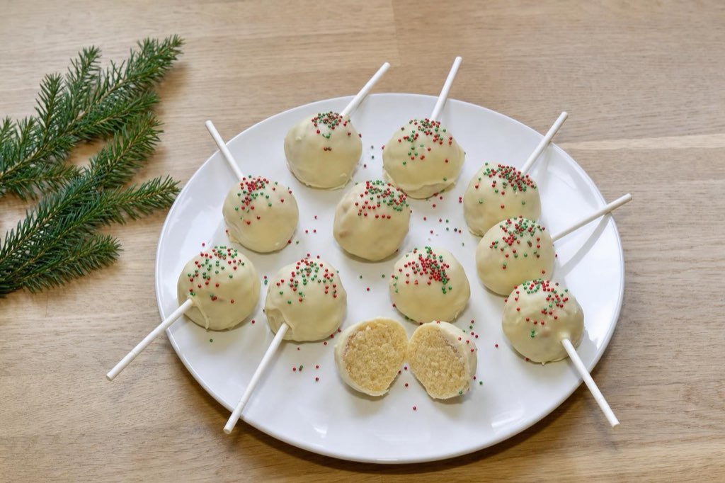 Cake pops na Vianoce: z piškót a mascarpone, bez pečenia a bez špeciálnej formy