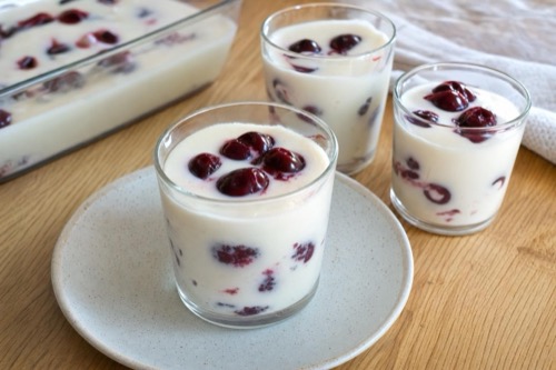 Čerešňová panna cotta zo smotany a mlieka