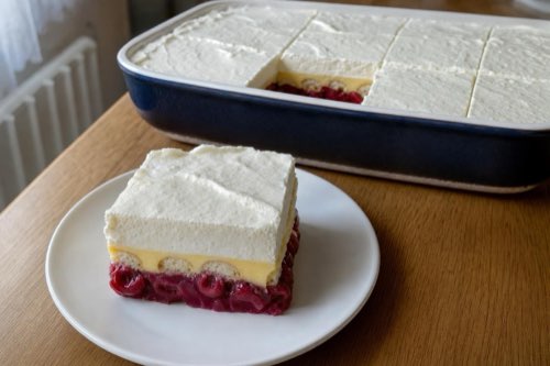 Čerešňová torta bez pečenia s pudingom a piškótami