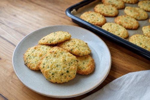 Cesnakové pagáče z mandľovej a kokosovej múky s parmezánom