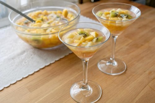 Clerico: white wine punch with tropical fruit