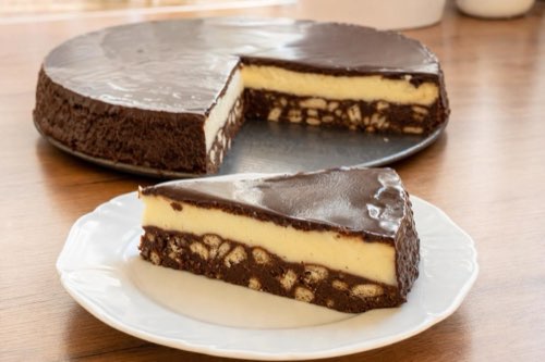 Čokoládová torta zo sušienok a pudingu – bez pečenia