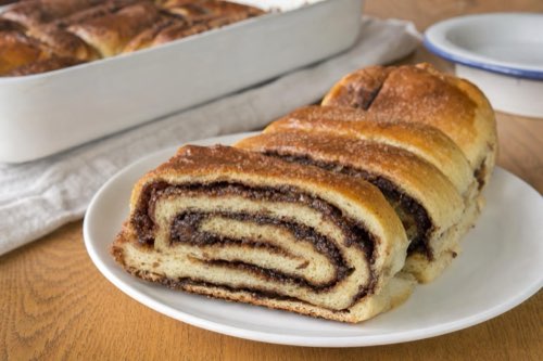 Čokoládové pečivo z kysnutého cesta so škoricou