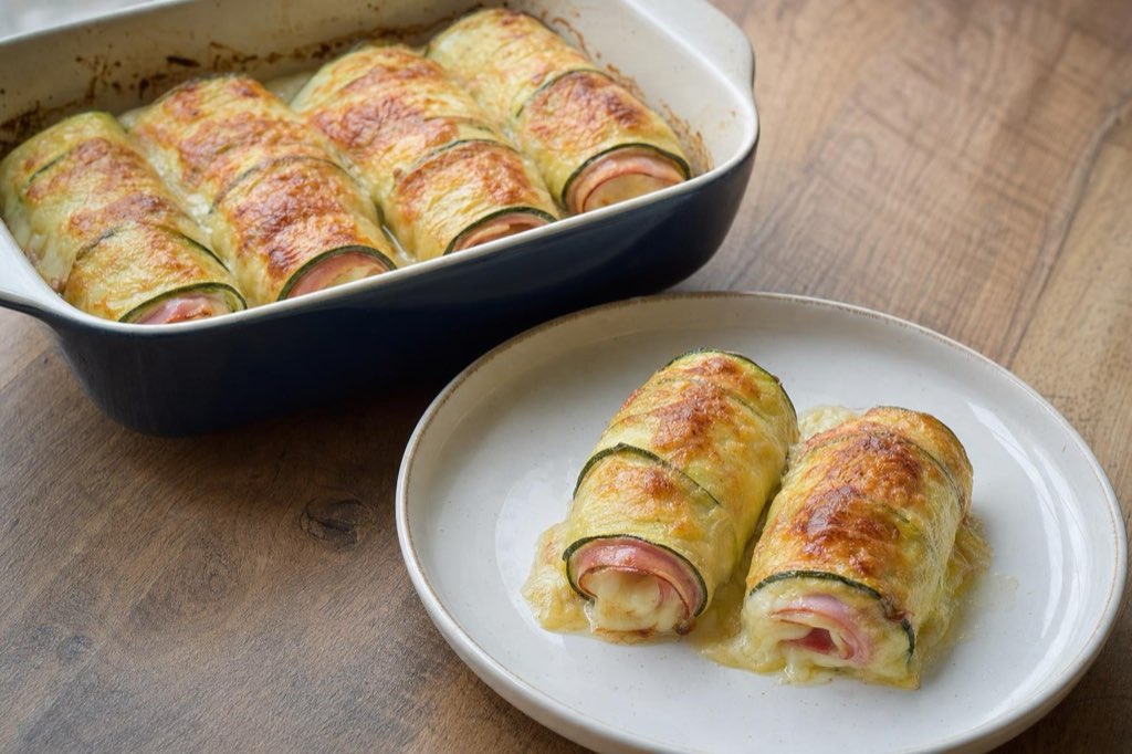 Cuketová roláda so šunkou, goudou a mozzarellou