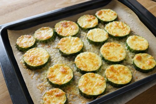 Baked zucchini rounds with garlic butter and mozzarella