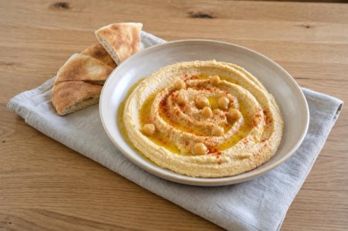 Domácí hummus z cizrny s tahini, česnekem a citronem