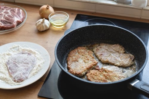 Farárske rezne: Pork collar baked in white wine