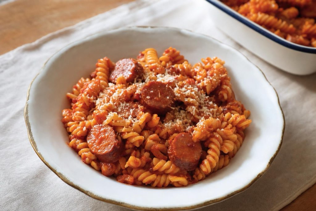 Fusilli s klobásou v paradajkovej omáčke