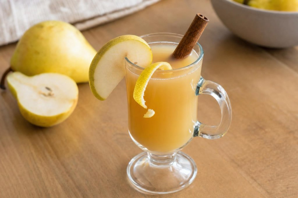 Hot pear drink with pear brandy and cinnamon