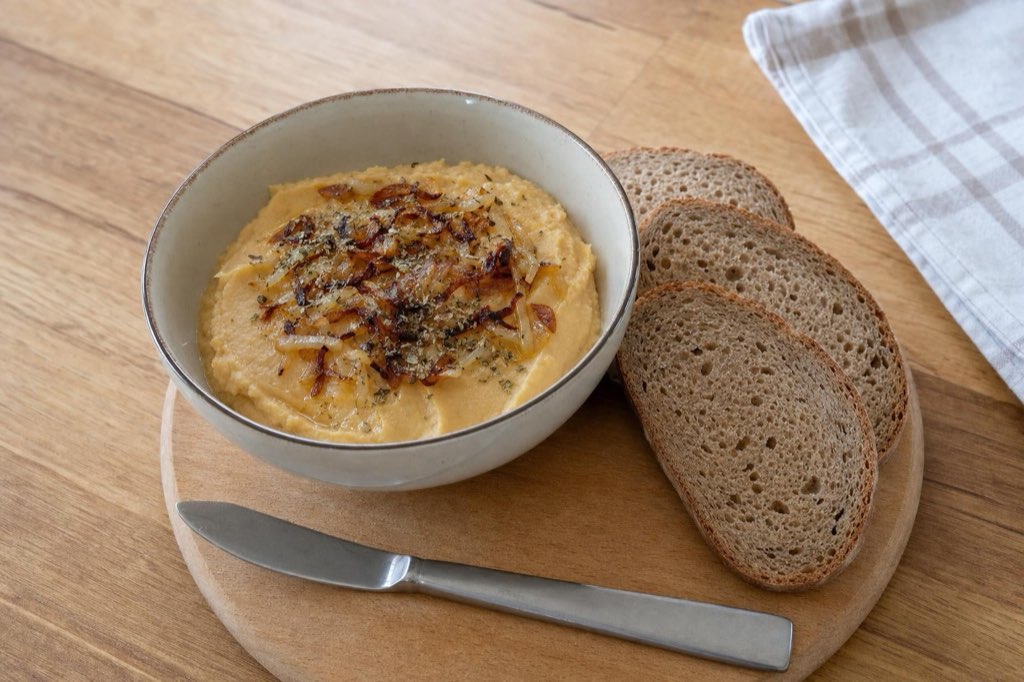 Yellow split pea spread with garlic and fried onions