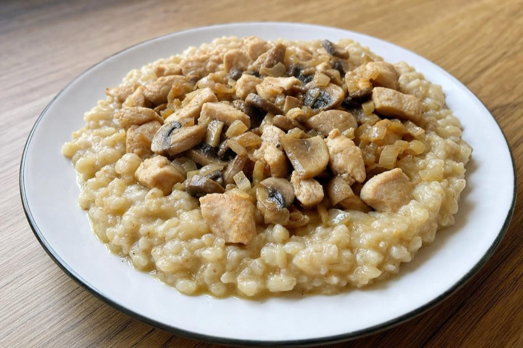 Jačmenné krúpy s kuracím mäsom a šampiňónmi
