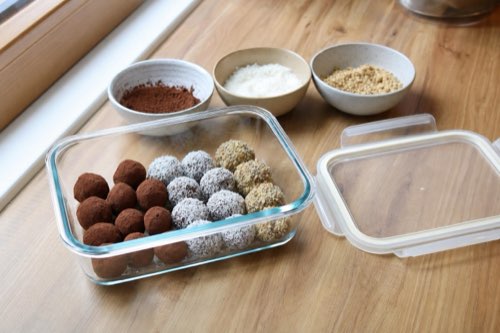 No-bake cocoa, date, and peanut truffles