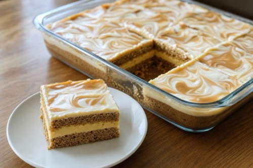 Karamelová torta s kávovým piškótom a pudingovým krémom