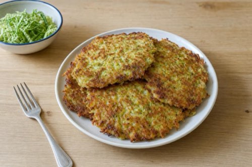 Wirsing-Kartoffelpuffer mit Knoblauch und Majoran
