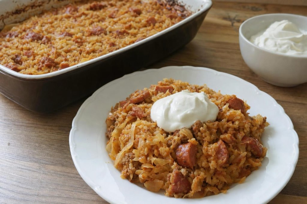 Koložvárska kapusta: sauerkraut and pork casserole