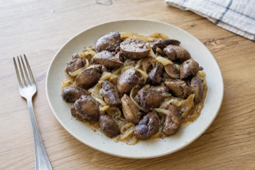 Chicken livers with onions and marjoram