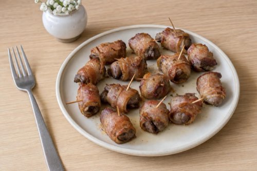 Oven-baked bacon-wrapped chicken livers