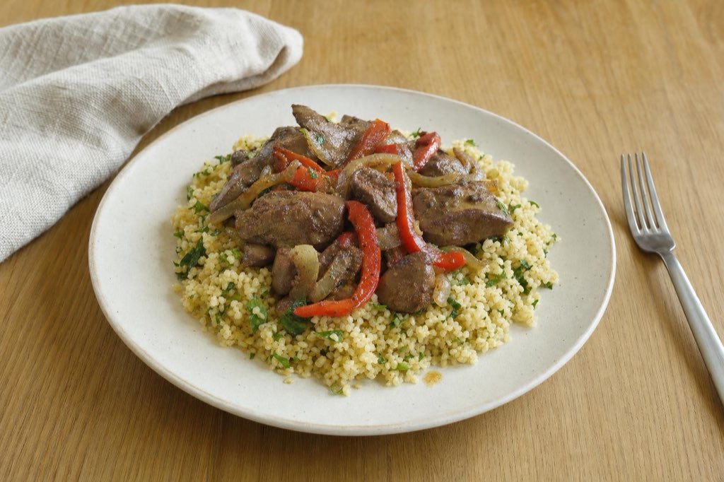Chicken liver with bulgur and parsley