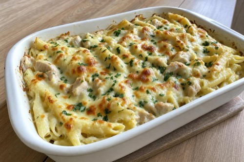 Kuracie cestoviny alfredo zapečené s mozzarellou