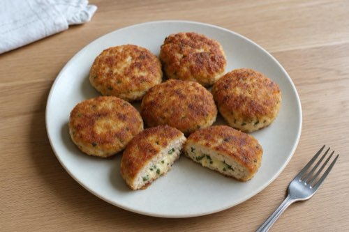 Chicken patties with cheese and parsley